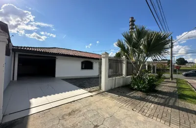 Casa com 03 quartos de esquina com ampla área externa no capão raso - cód. 02.006