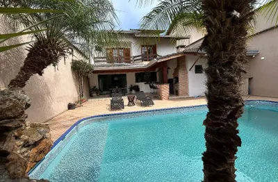 Vendo casa no parque do passaros linda moderna e reformada com pscina
