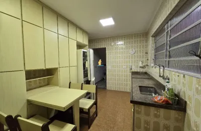 Gonzaga – locação –sobrado 3 dorm – 180au – 100 metros do mar