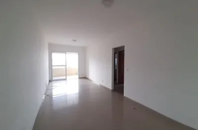 Pompéia locação excelente apartamento 3 dormitórios poucos metros do mar!!!
