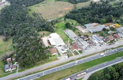 Área comercial/industrial - zoneamento cue  (frente) e zpfv (fundos)