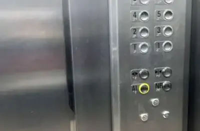 Sala comercial para alugar na Rua Marconi, República, São Paulo
