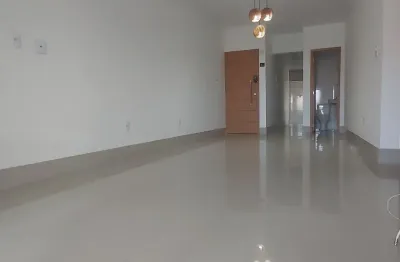 Maravilhoso apartamento de alto padrão no canto do forte  excelente localização próximo à praia ( 300 metros )  apartamento impecável,  todo no porcelanato e com acabamento fino . cozinha planejada  s