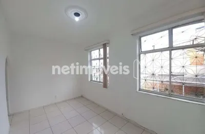 Apartamento com 2 quartos para alugar na Rua Teodomiro de Queiroz, 11, Macaúbas, Salvador