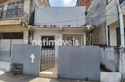Casa com 3 quartos para alugar na Rua Jardim Castro Alves, 62, Caminho de Areia, Salvador