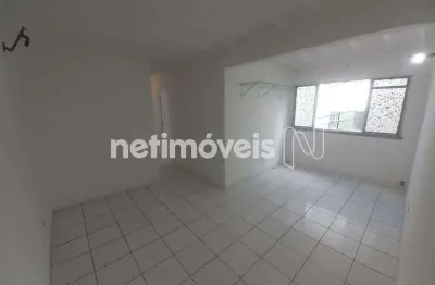 Apartamento com 2 quartos para alugar na Rua Aymoré Moreira, 79, Trobogy, Salvador