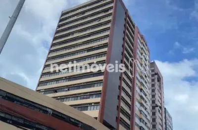 Sala comercial para alugar na Rua Edístio Pondé, 353, Stiep, Salvador