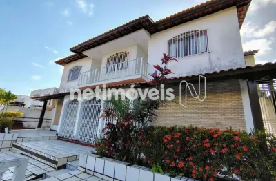 Casa com varanda e quintal no itaigara &ndash; 03 pavimentos