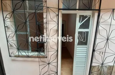 Casa 3 pavimentos com 2 quartos para aluguel no uruguai ( cidade baixa )