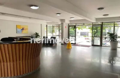 Sala comercial de 42m²; com ponto estratégico no coração do itaigara!