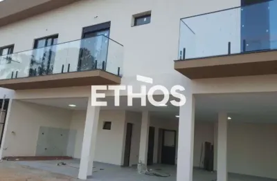 Villaggio di san francesco : casa com  320m2 de terreno e  236m2 de area construida com 3 quartos, sendo 2 suites e 1 closet, banheiro social, cozinha,sala de jantar, sala pe direito alto, deposito, l