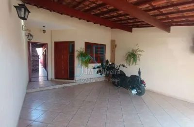 Casa a venda em itapetininga, terreno grande e plano.