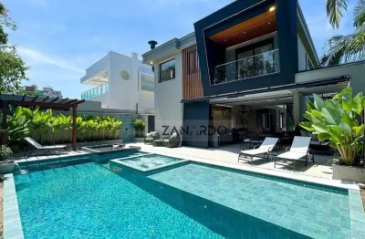 Casa à venda próxima à praia no condomínio da riviera de são lourenço