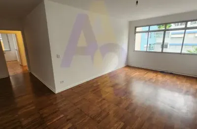 Apartamento amplo em rua cobiçada, claro e arejado a poucos passos do clube Paulistano e de toda comodidade da parte plana do Jardim América.