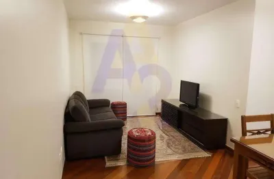 Apartamento em ótimo estado com 2 quartos, sendo 1 suíte. Para locação, mobiliado em prédio com lazer, próximo à Avenida Paulista