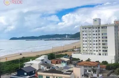 Seu novo lar à beira-mar, no centro de navegantes, apenas 80 metros da praia