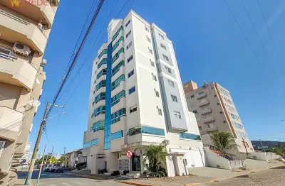 Apartamento impecável mobiliado a 400 metros do mar.
