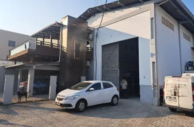 Oportunidade rara para sua empresa em itajaí – galpão + residências em terreno de 924m²
