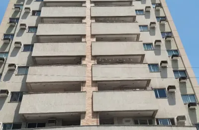 Apartamento no centro de Nilópolis com 3 Quartos  e Varanda Goumert