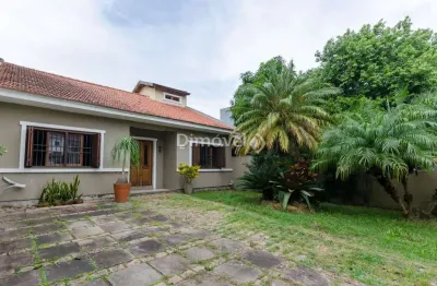 Casa com 3 quartos à venda na rua jayme saul de borba, 40, guarujá, porto alegre por r$ 650.000