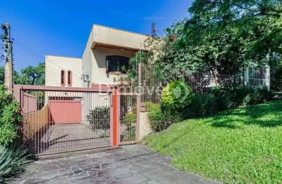 Casa com 4 quartos à venda na avenida capivari, 165, cristal, porto alegre por r$ 997.500