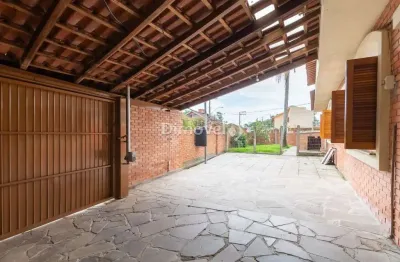 Casa com 3 quartos à venda na rua oiampi, 420, guarujá, porto alegre por r$ 490.000