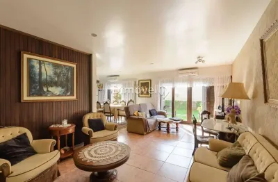 Casa com 5 quartos à venda na rua comandai, 530, cristal, porto alegre por r$ 1.425.000