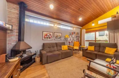 Casa com 4 quartos à venda na praça tamandaré, 776, cristal, porto alegre por r$ 890.000
