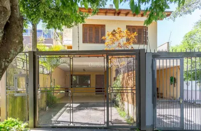 Casa com 3 quartos à venda na rua porto calvo, 75, ipanema, porto alegre por r$ 635.000