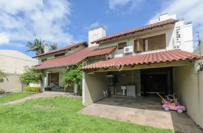 Casa com 3 quartos à venda na Travessa Nova Trento, 354, Tristeza, Porto Alegre por R$ 1.400.000