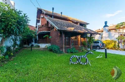 Casa com 6 quartos à venda na rua sargento nicolau dias de farias, 38, vila assunção, porto alegre por r$ 1.200.000