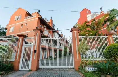 Casa em condomínio fechado com 4 quartos para alugar na Avenida Guaíba, 4400, Vila Assunção, Porto Alegre por R$ 5.800