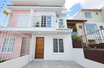 Casa com 2 quartos para alugar na Rua Irmão Jaime Biazus, 231, Guarujá, Porto Alegre por R$ 2.750