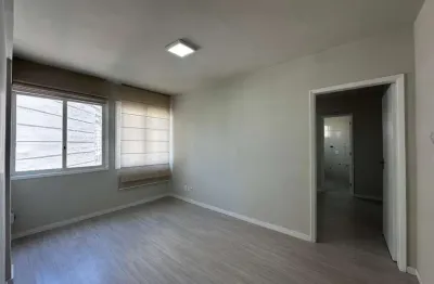 Apartamento com 1 quarto para alugar na Avenida Borges de Medeiros, 1157, Centro Histórico, Porto Alegre por R$ 1.990