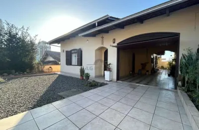 Casa com 4 quartos à venda na Rua Icaraí, 600, Floresta, Joinville
