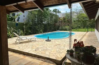 Casa com 4 quartos para alugar na Rua Jaraguá, 860, América, Joinville