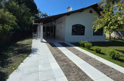 Casa com terreno de 1050 metros quadrados no centro de penha.