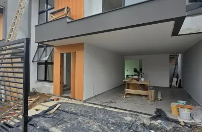Sobrado de alto padrão em finalização de obra no bairro itacolomi - piçarras