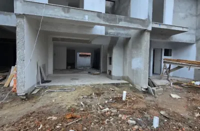 Sobrados em fase de finalização de obra - balneário piçarras