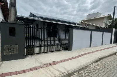 Casa sozinha no terreno à venda em no itacolomi, balneário piçarras - sc