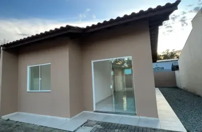 Casa com ampla área externa em condomínio - sertãozinho, barra velha