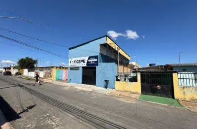 Sq 15 q 11 l 20 cidade ocidental - predio com 12 sala, banheiros coletivos, patio interno, area para lanchonete alugo