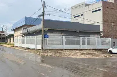 ADE Conjunto 8 - LOJA COM LAJE PROXIMA A BR 060 COM 200 M2 ACESSO FACIL ALUGO