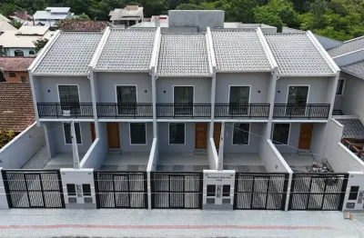 Casa sobrado com 3 suítes e 158m² bairro centro de porto belo-sc