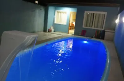 Casa com piscina em matinhos a duas quadras da praia 2 quartos