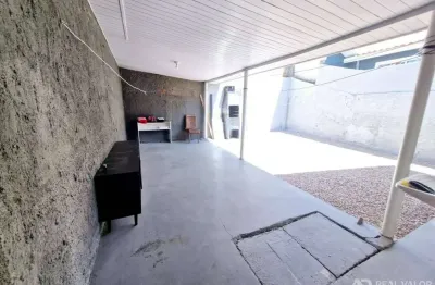 Casa modernizada de 02 dormitórios para locação no bairro nações em fazenda rio grande