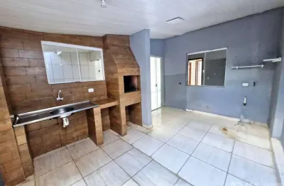 Casa para Locação de 02 Dormitórios e Área Gourmet com Churrasqueira no Bairro Estados em Fazenda Rio Grande