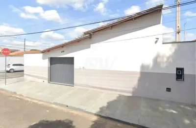 Otima oportunidade de investimento com terreno de 360m² sendo 190² de área construida com duas casas e um ponto comercial, totalizando 3 imóveis na me