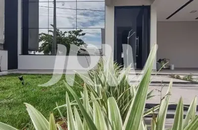 Casa com piscina em condomínio residencial gaivotas monte mor