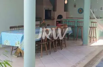 SOBRADO A VENDA NO BAIRRO CENTRO NA CIDADE DE INDAIATUBA  Terreno: 243,78 m² Área construída: 269,60 M²  Sobrado  em bairro muito tranquilo , vizinhan